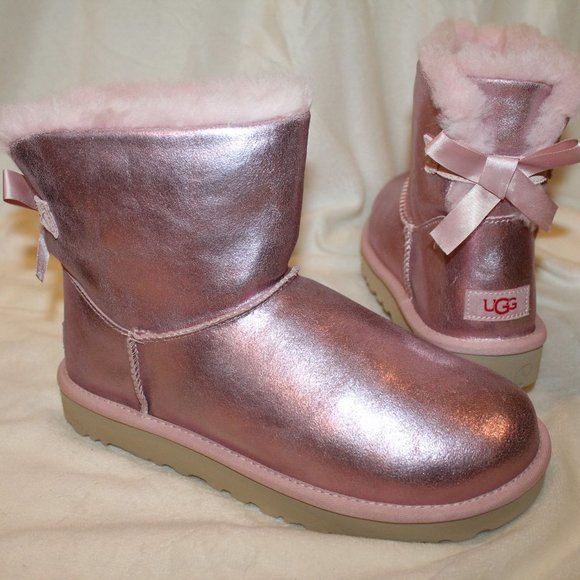 NIB UGG WOMEN'S GLISTEN METALLIC SHEARLING LINED MINI BAILEY BOW BOOTS PINK‎ - Picture 1 of 8